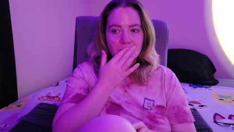 Snapshot of internetfairy_xo chatting on 11/27/25, 03:41 Faye online show from 11/27/25, 03:41