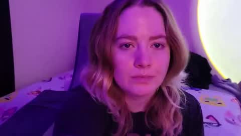 Snapshot of internetfairy_xo chatting on 11/30/25, 04:38 Faye online show from 11/30/25, 04:38