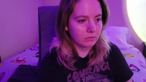 Snapshot of internetfairy_xo chatting on 12/02/25, 08:19 Faye online show from 12/02/25, 08:19