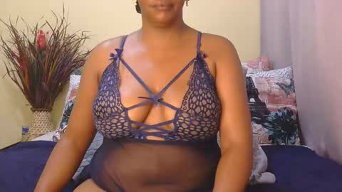 Snapshot of intimacysexy chatting on 05/27/26, 10:40 boniswa caroline online show from 05/27/26, 10:40
