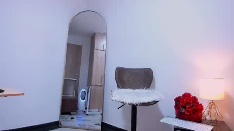 Snapshot of intime_zone chatting on 11/30/25, 09:08 Pantyhose Queen online show from 11/30/25, 09:08