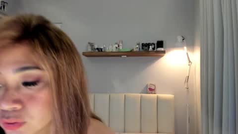 Mina Han online show from 12/14/25, 03:17