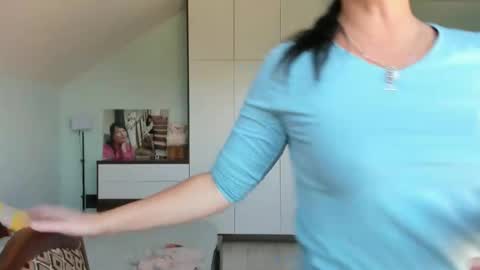 iracherrynow online show from 09/27/25, 09:03