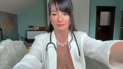 Snapshot of iracherrynow chatting on 07/20/26, 07:00 iracherrynow online show from 07/20/26, 07:00