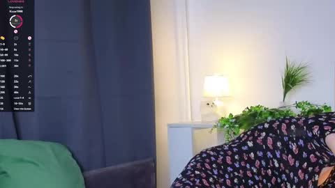 Snapshot of iralascola chatting on 09/11/25, 02:00 Mia online show from 09/11/25, 02:00