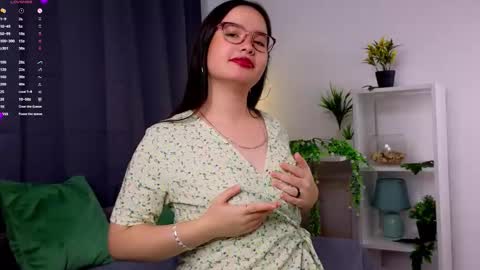 Snapshot of iralascola chatting on 09/20/25, 02:01 Mia online show from 09/20/25, 02:01