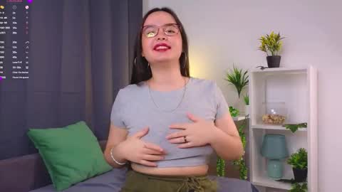 Snapshot of iralascola chatting on 09/24/25, 01:31 Mia online show from 09/24/25, 01:31