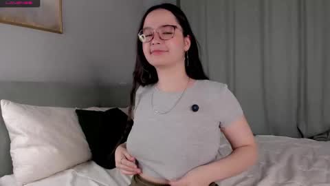 Snapshot of iralascola chatting on 10/01/25, 01:22 Mia online show from 10/01/25, 01:22