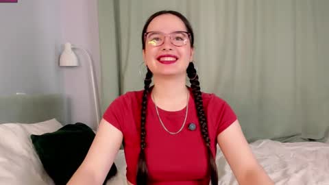 Snapshot of iralascola chatting on 10/03/25, 02:41 Mia online show from 10/03/25, 02:41