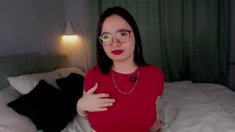 Snapshot of iralascola chatting on 10/10/25, 01:26 Mia online show from 10/10/25, 01:26