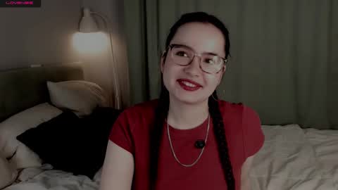 Snapshot of iralascola chatting on 10/13/25, 01:16 Mia online show from 10/13/25, 01:16