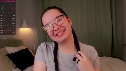 Snapshot of iralascola chatting on 10/15/25, 01:39 Mia online show from 10/15/25, 01:39