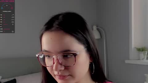 Snapshot of iralascola chatting on 10/17/25, 01:20 Mia online show from 10/17/25, 01:20