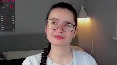 Snapshot of iralascola chatting on 10/18/25, 01:08 Mia online show from 10/18/25, 01:08