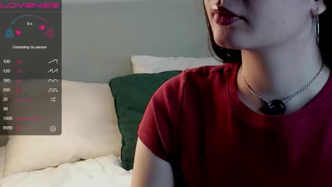 Snapshot of iralascola chatting on 10/20/25, 01:17 Mia online show from 10/20/25, 01:17