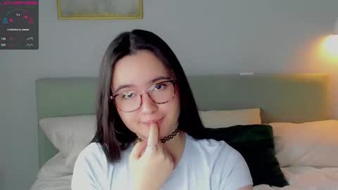 Snapshot of iralascola chatting on 10/23/25, 01:16 Mia online show from 10/23/25, 01:16