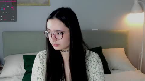 Snapshot of iralascola chatting on 10/24/25, 01:24 Mia online show from 10/24/25, 01:24