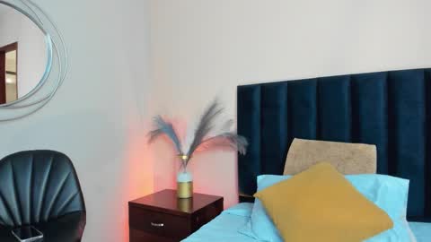 Irem Lee online show from 10/30/25, 12:56