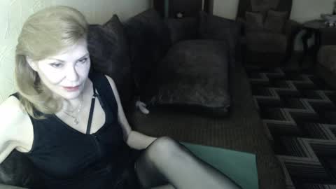 Snapshot of irenalegs chatting on 04/21/26, 04:08 irenalegs online show from 04/21/26, 04:08