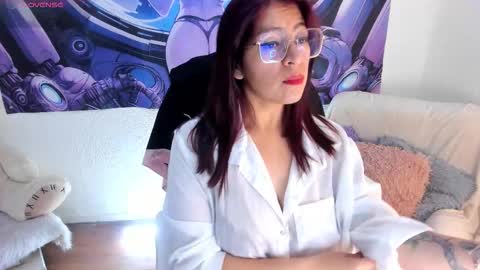 Irene Casas online show from 10/19/25, 01:39