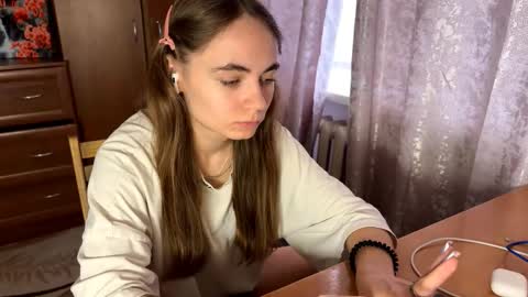 Evie online show from 10/17/25, 09:12