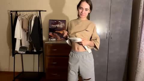 Evie online show from 10/21/25, 09:10