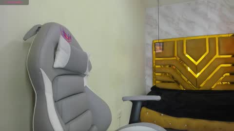 iris_77 online show from 10/12/25, 07:07