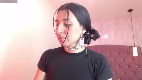 iris_77 online show from 10/23/25, 05:01