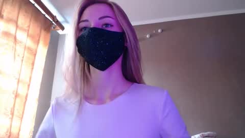 Lily online show from 09/18/25, 10:28