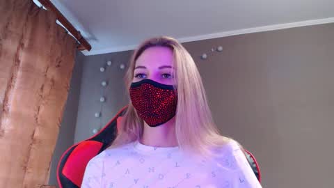 Lily online show from 10/17/25, 02:19