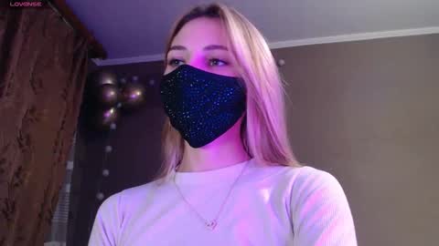 Lily online show from 11/08/25, 05:34