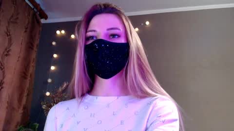 Lily online show from 04/01/26, 04:15