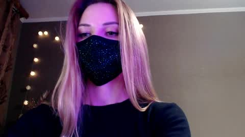 Snapshot of iris_lave chatting on 04/18/26, 07:07 Lily online show from 04/18/26, 07:07