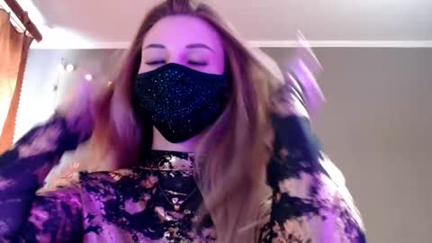 Snapshot of iris_lave chatting on 04/26/26, 01:20 Lily online show from 04/26/26, 01:20