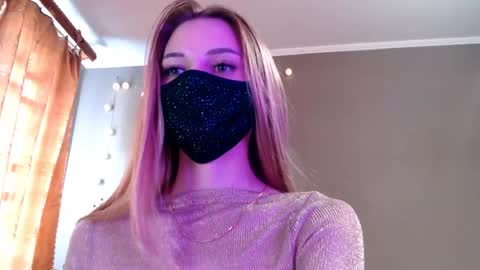 Snapshot of iris_lave chatting on 05/08/26, 01:27 Lily online show from 05/08/26, 01:27