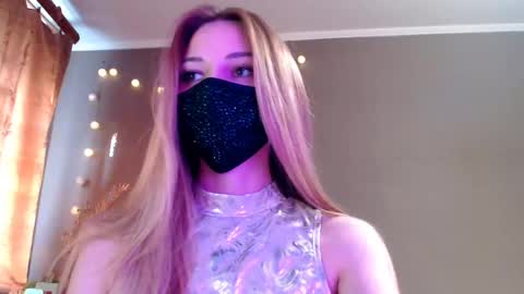Snapshot of iris_lave chatting on 05/11/26, 04:04 Lily online show from 05/11/26, 04:04