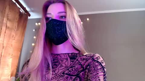 Snapshot of iris_lave chatting on 05/12/26, 02:14 Lily online show from 05/12/26, 02:14