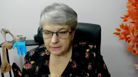 Snapshot of iris_xdesire chatting on 12/04/24, 10:57 I R I S online show from 12/04/24, 10:57