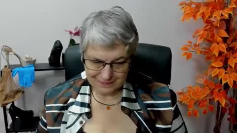 Snapshot of iris_xdesire chatting on 12/11/24, 10:47 I R I S online show from 12/11/24, 10:47