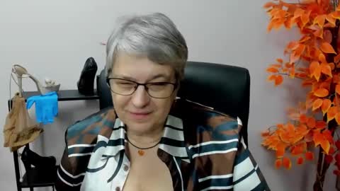 Snapshot of iris_xdesire chatting on 12/11/24, 02:00 I R I S online show from 12/11/24, 02:00