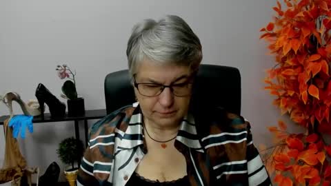 Snapshot of iris_xdesire chatting on 12/12/24, 07:19 I R I S online show from 12/12/24, 07:19