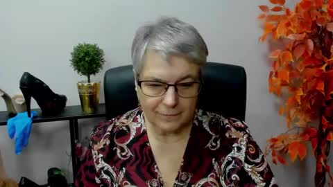 Snapshot of iris_xdesire chatting on 12/19/24, 10:34 I R I S online show from 12/19/24, 10:34