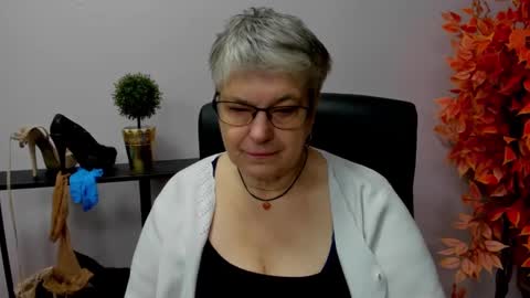 Snapshot of iris_xdesire chatting on 12/20/24, 07:12 I R I S online show from 12/20/24, 07:12