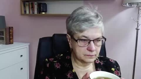 Snapshot of iris_xdesire chatting on 12/23/24, 07:28 I R I S online show from 12/23/24, 07:28