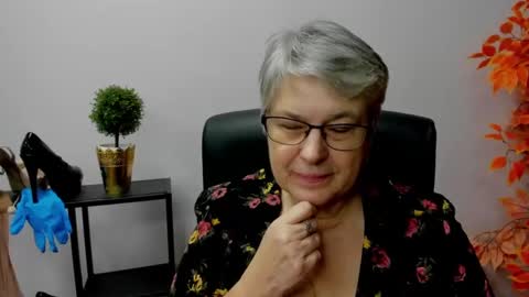 Snapshot of iris_xdesire chatting on 01/13/25, 01:49 I R I S online show from 01/13/25, 01:49