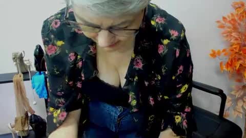 Snapshot of iris_xdesire chatting on 01/14/25, 10:59 I R I S online show from 01/14/25, 10:59
