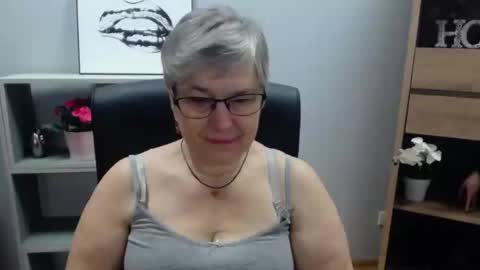 Snapshot of iris_xdesire chatting on 01/17/25, 06:36 I R I S online show from 01/17/25, 06:36
