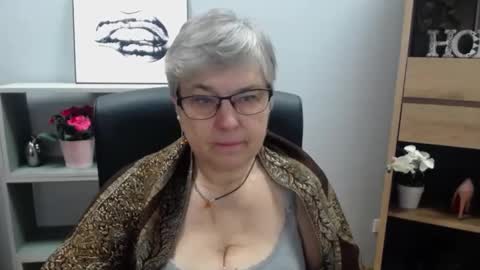 Snapshot of iris_xdesire chatting on 01/17/25, 10:11 I R I S online show from 01/17/25, 10:11