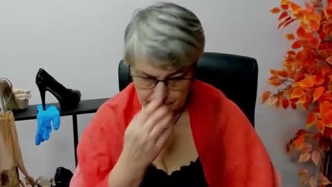 Snapshot of iris_xdesire chatting on 02/04/25, 10:43 I R I S online show from 02/04/25, 10:43