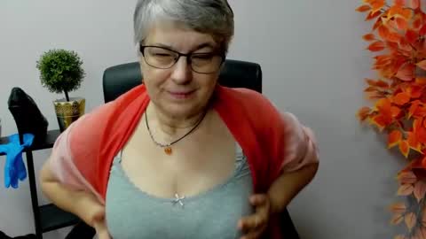 Snapshot of iris_xdesire chatting on 02/06/25, 11:10 I R I S online show from 02/06/25, 11:10
